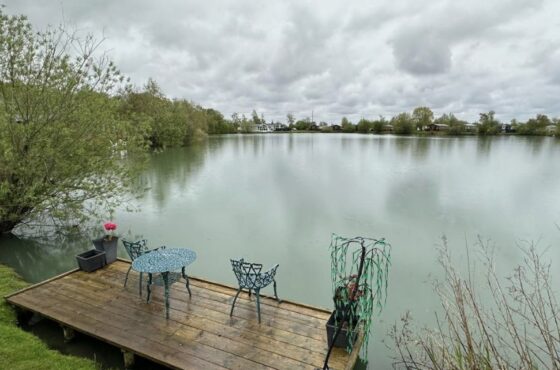 Beautiful 8 berth Indulgent Mini Lodge